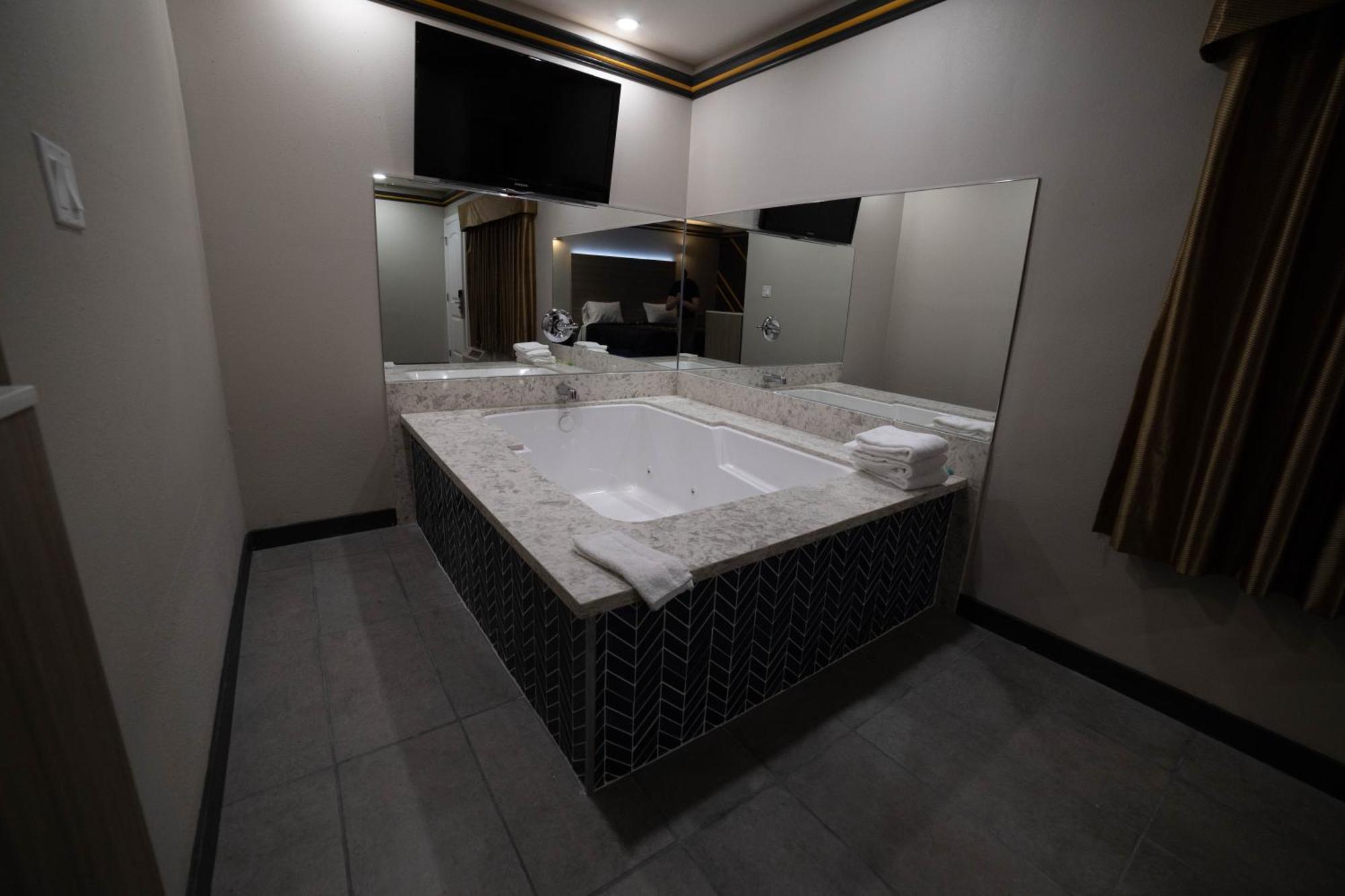 בלפלאוור Artesia Motor Inn מראה חיצוני תמונה